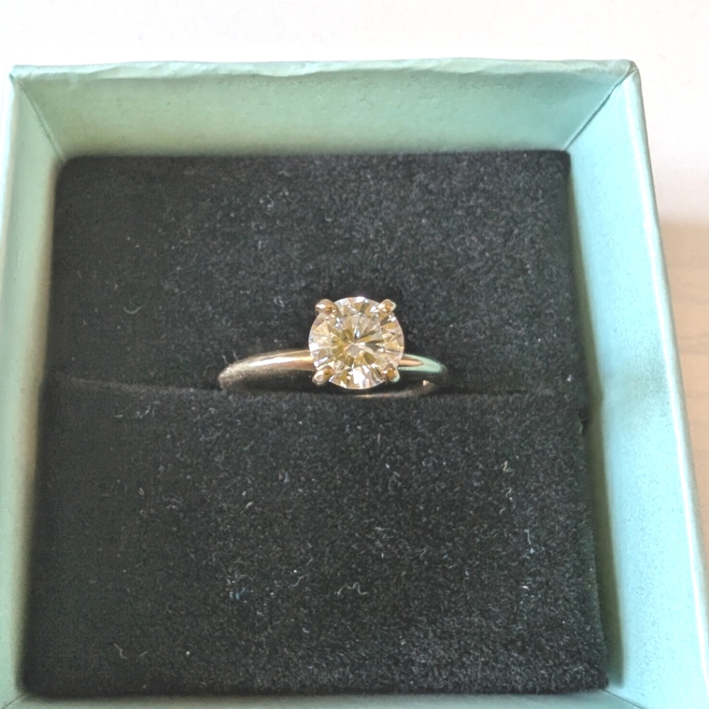 NWOT 10KT Yellow Gold Solitaire Engagement Ring with 1.00ct Moissanite Stone - Picture 5 of 9